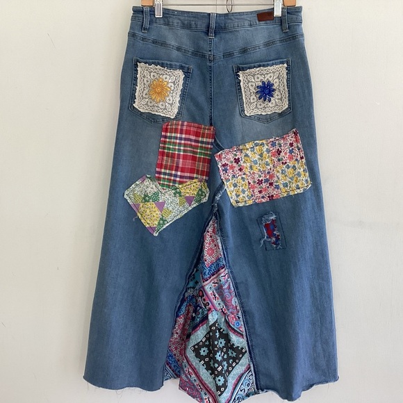Upcycled denim jean patchwork / button embellished boho cottagecore maxiskirt 29 - Picture 11 of 15
